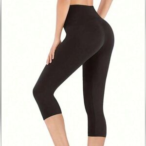 NWT- Nearly Nude Slimming Hi-Waist Capri Shape-Wear Leggings in Cotton/Spandex.